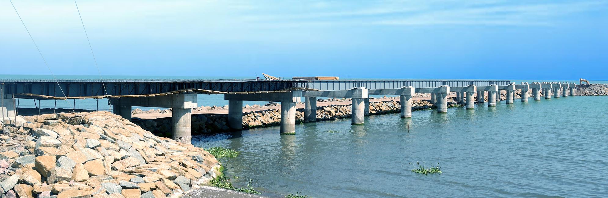 Design and construction of Chamkhaleh passenger port